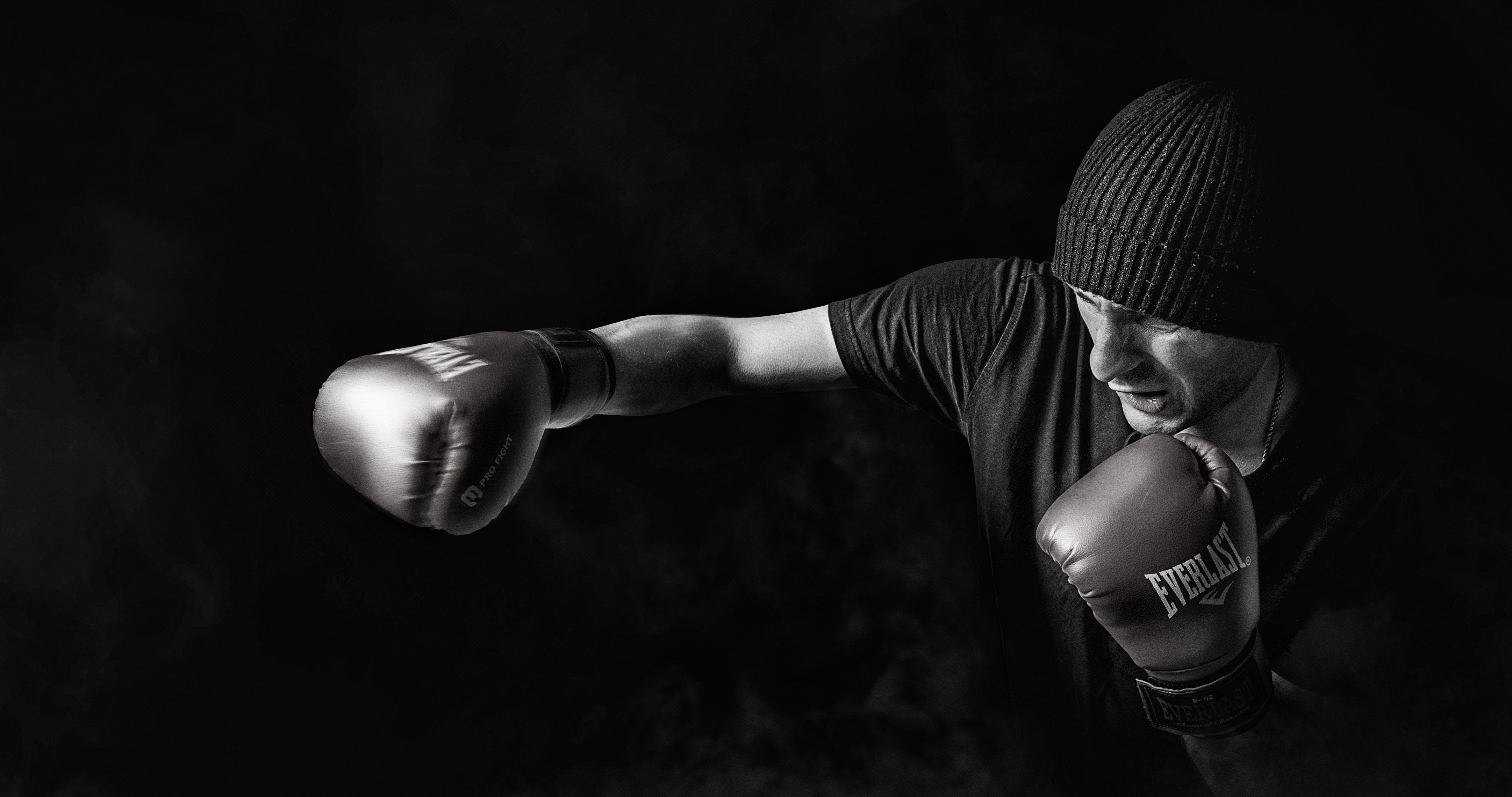 Bannière site: Homme aux gants de boxe